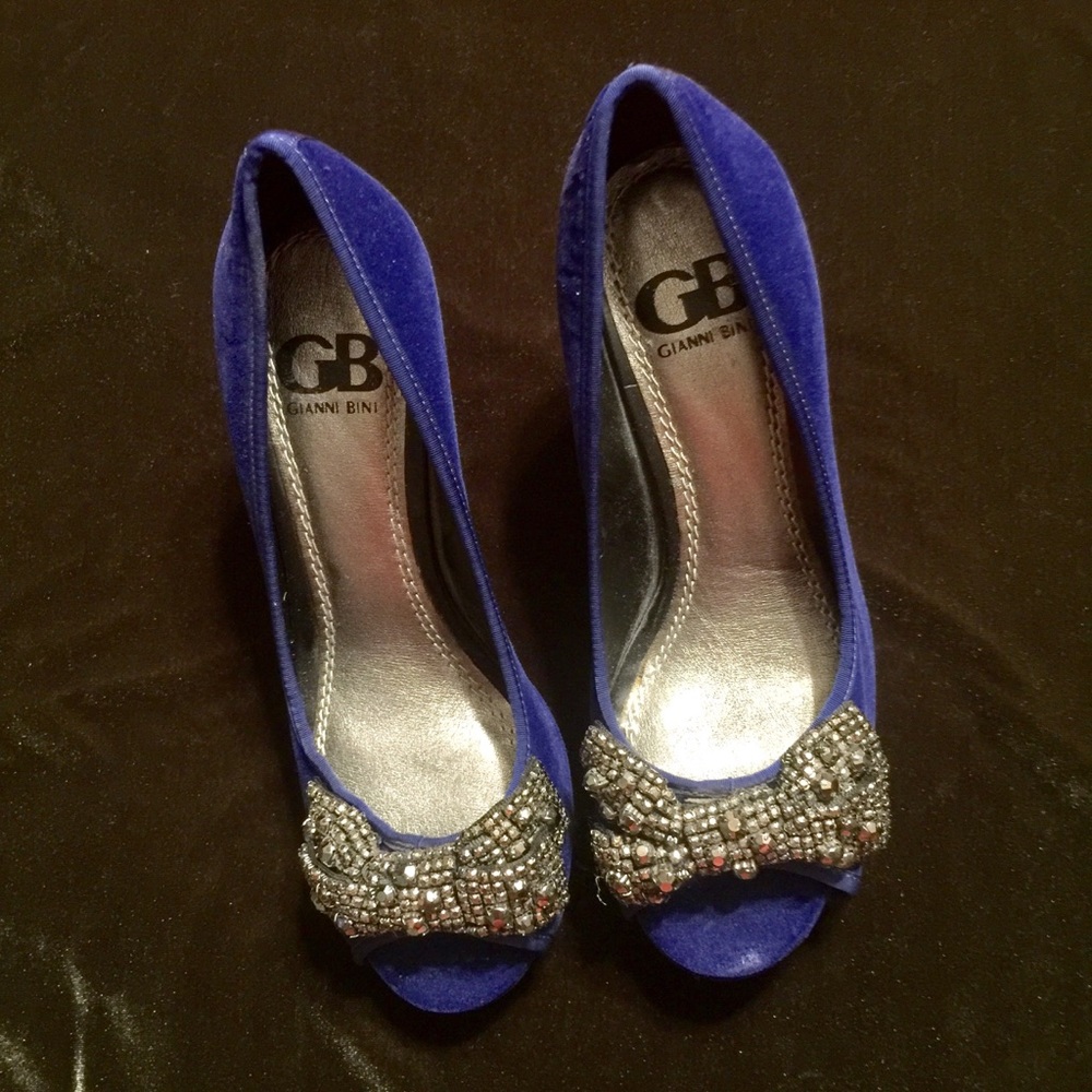 Gianni Bini blue velvet rhinestone peep toe heel